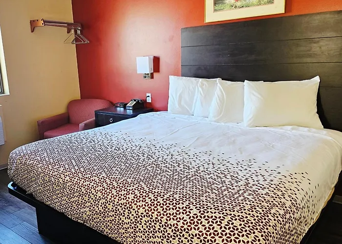Budgetel Inn & Suites